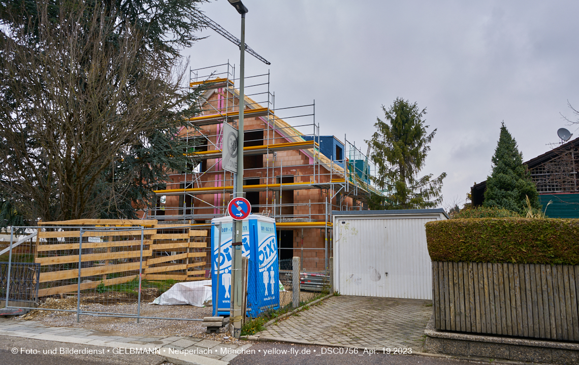 19.04.2023 - Bilder von der Baustelle Niederalmstraße 16 in Neuperlach